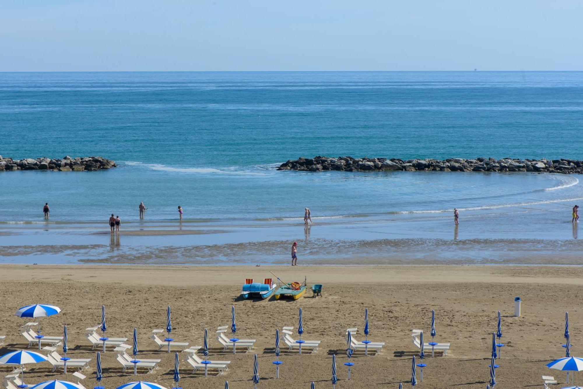 Nautic Beach Hotel Rimini Exteriör bild