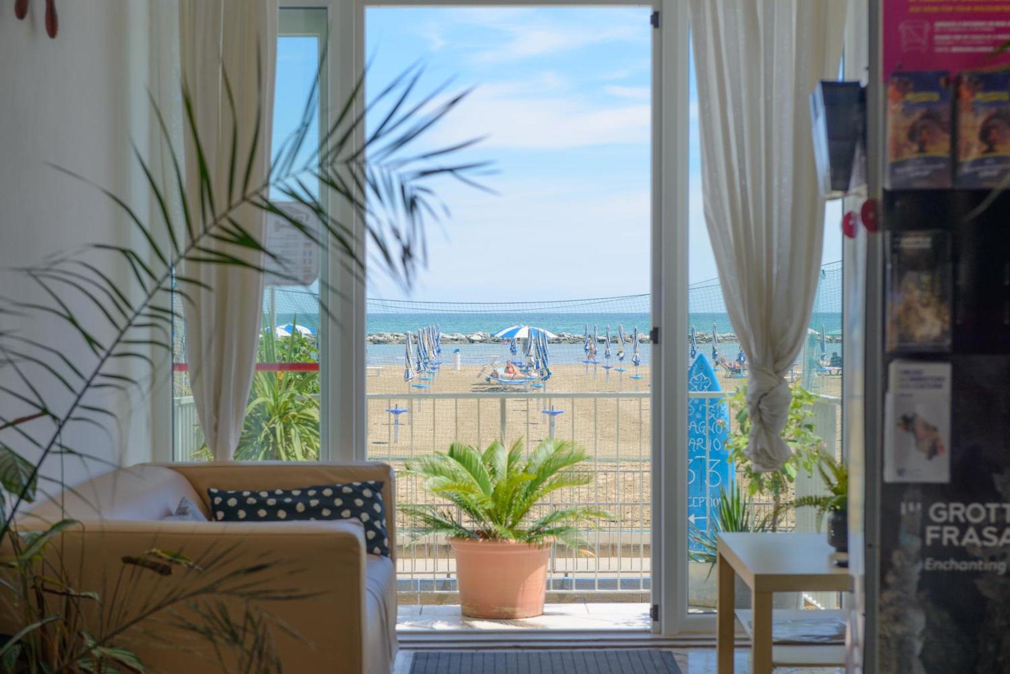 Nautic Beach Hotel Rimini Exteriör bild