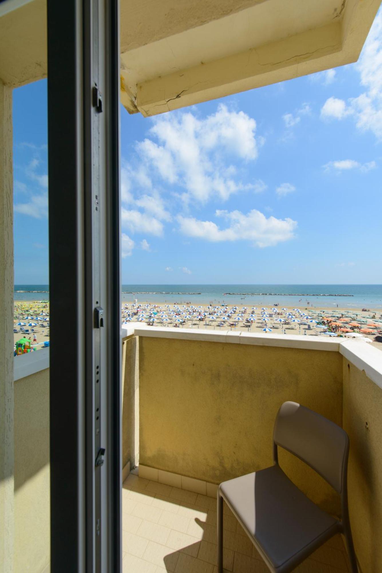 Nautic Beach Hotel Rimini Exteriör bild