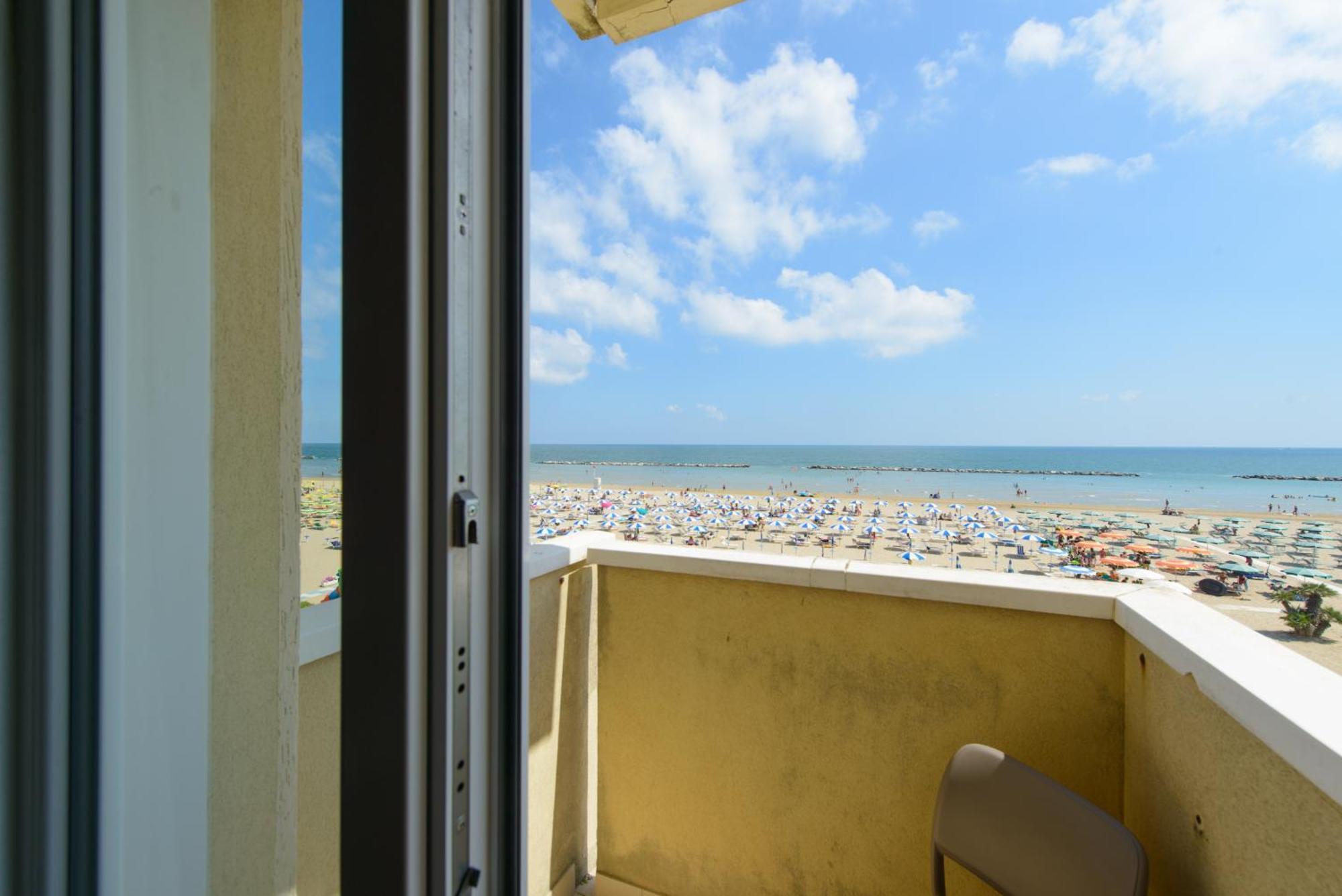 Nautic Beach Hotel Rimini Exteriör bild